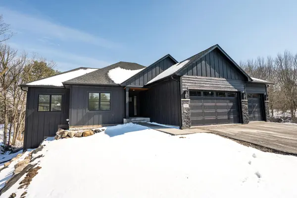 3916 McMenemy ST, Vadnais Heights, MN 55127