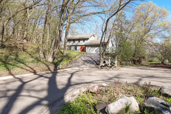 60 Oak Shore DR, Burnsville, MN 55306