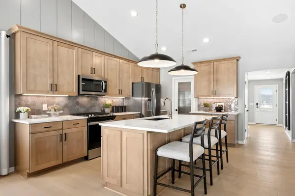 1663 Lund WAY, Shakopee, MN 55379