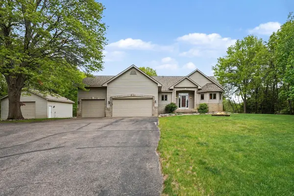 3180 185th LN NE, East Bethel, MN 55092