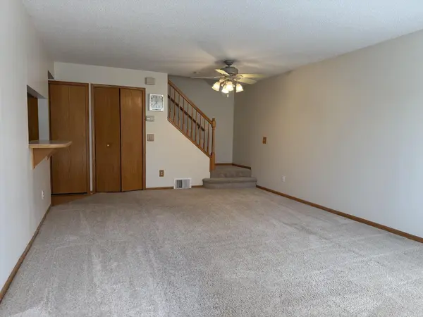 2005 Southcross DR W #1006, Burnsville, MN 55306