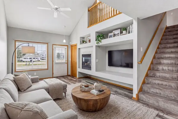 858 Gannon DR,  Shakopee,  MN 55379