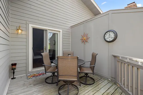 7012 W 84th Street CIR, Bloomington, MN 55438