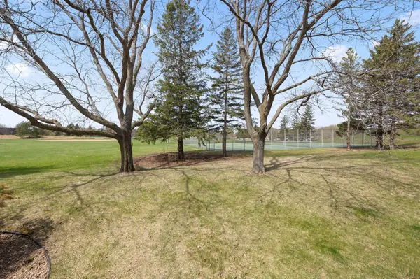7012 W 84th Street CIR, Bloomington, MN 55438