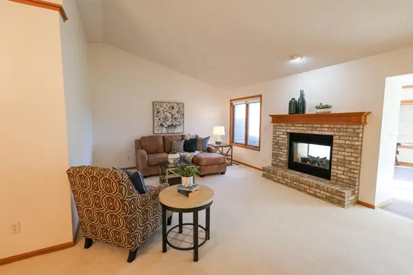611 Cherrywood CT, Red Wing, MN 55066