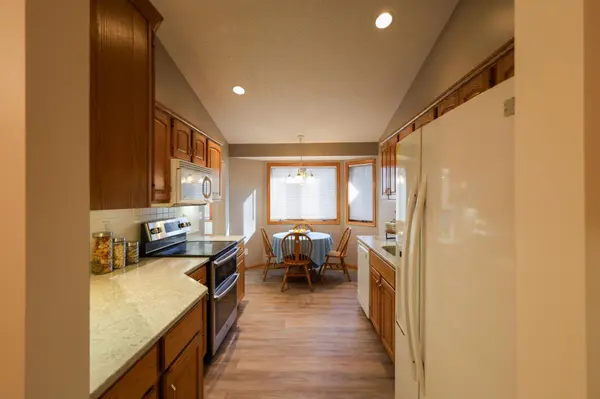 611 Cherrywood CT, Red Wing, MN 55066