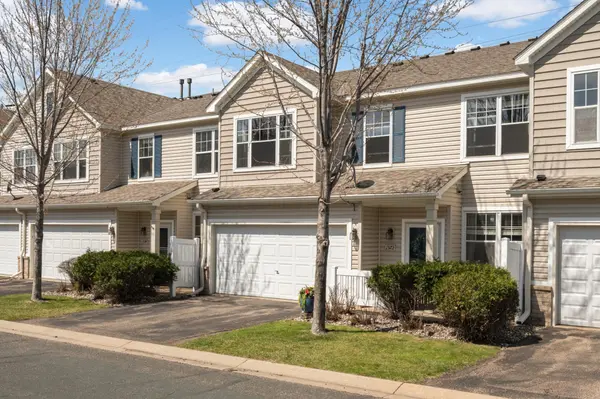 1572 Countryside DR, Shakopee, MN 55379