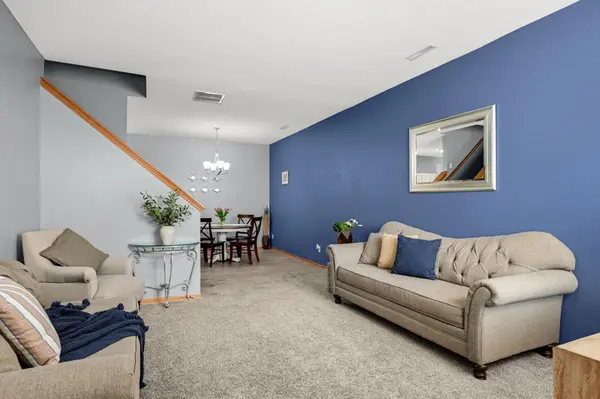 1572 Countryside DR, Shakopee, MN 55379