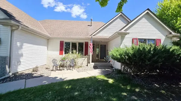 1451 Clippership CT, Woodbury, MN 55125