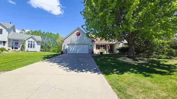 1451 Clippership CT, Woodbury, MN 55125