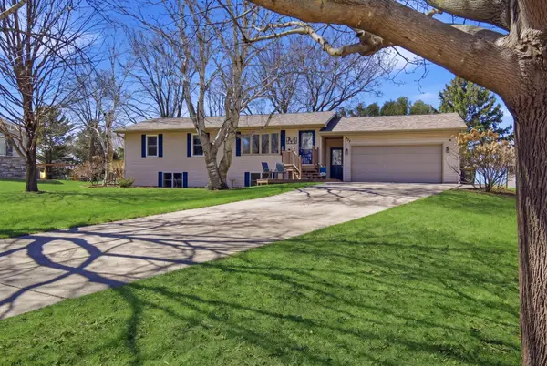 937 Candy CIR, Kandiyohi, MN 56251