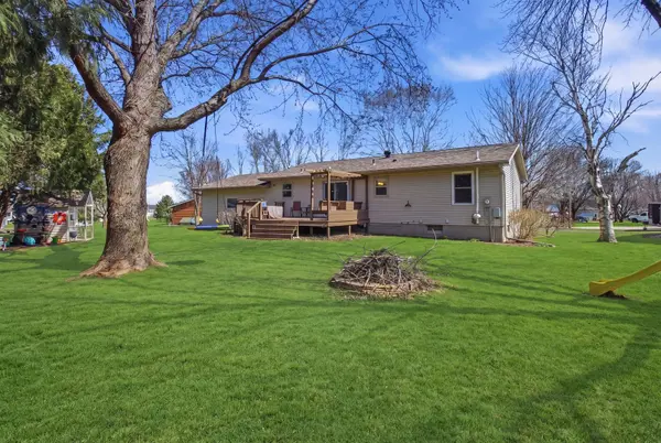 937 Candy CIR, Kandiyohi, MN 56251