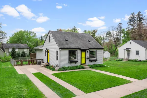 424 Oakwood DR, Anoka, MN 55303