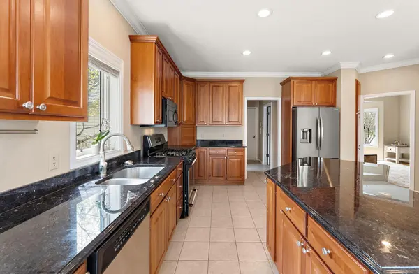 9677 Jonathan LN, Eden Prairie, MN 55347