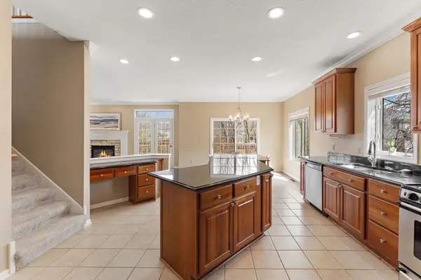 9677 Jonathan LN, Eden Prairie, MN 55347