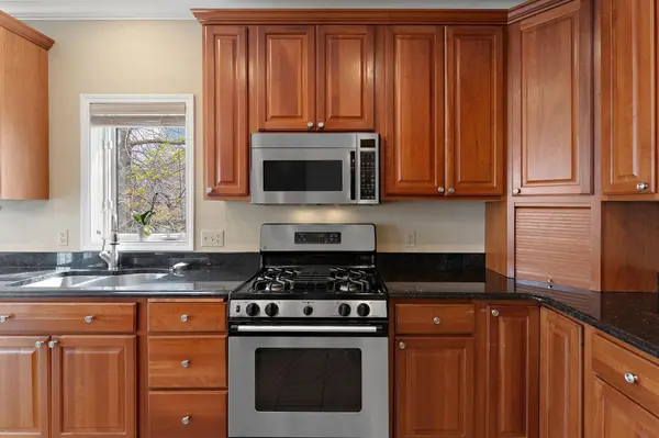 9677 Jonathan LN, Eden Prairie, MN 55347