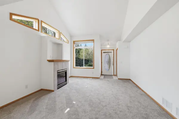 1673 Lexington LN, Shakopee, MN 55379