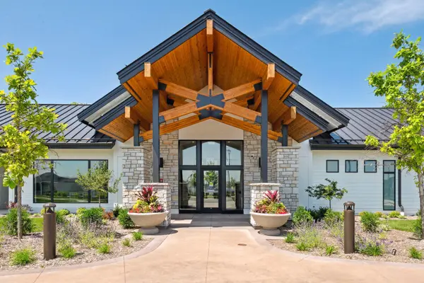348 Bluejay AVE, Chaska, MN 55318