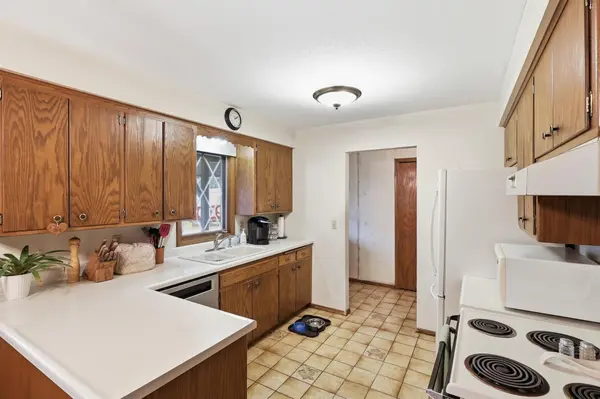 8601 Fairview AVE N, New Hope, MN 55428
