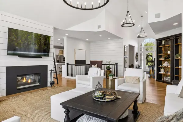 9250 Breckenridge LN, Eden Prairie, MN 55347