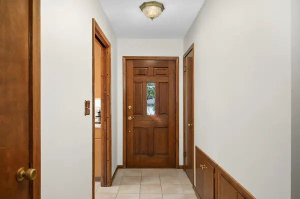 5703 Oakview LN, Minnetonka, MN 55345