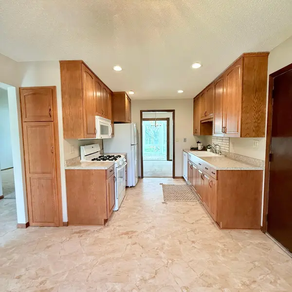 8989 Jasmine LN S, Cottage Grove, MN 55016