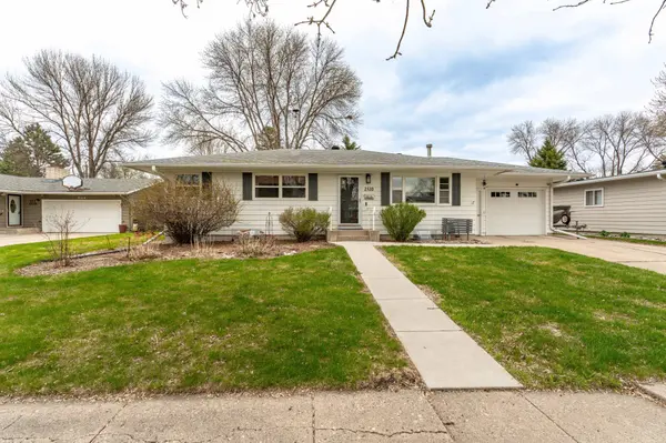 2320 10th ST S, Fargo, ND 58103