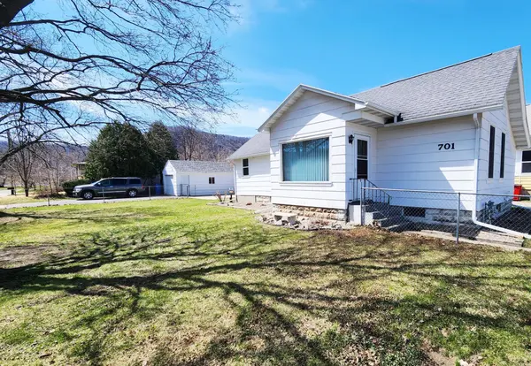701 Olmstead ST, Winona, MN 55987