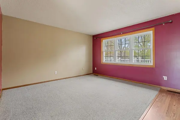 2821 Oakview LN, Monticello, MN 55362