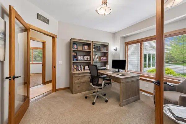 1222 Adrian CIR, Chaska, MN 55318