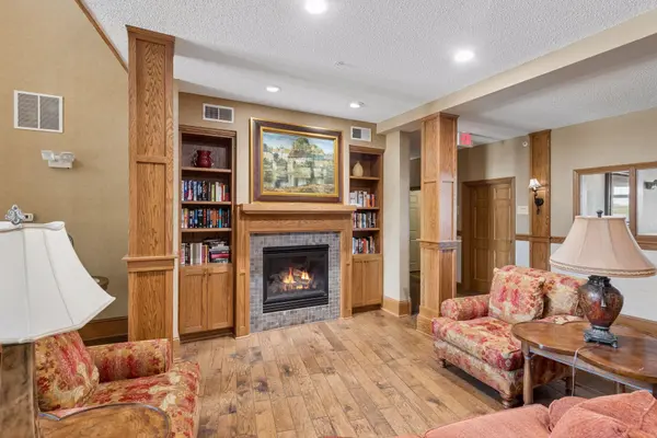 1776 Stieger Lake LN #100, Victoria, MN 55386