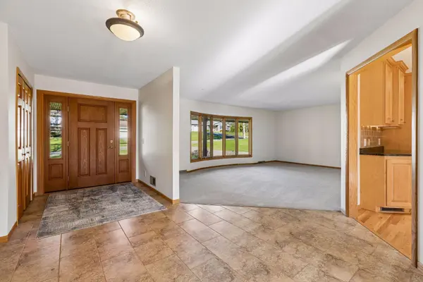 1120 Vagabond LN N, Plymouth, MN 55447