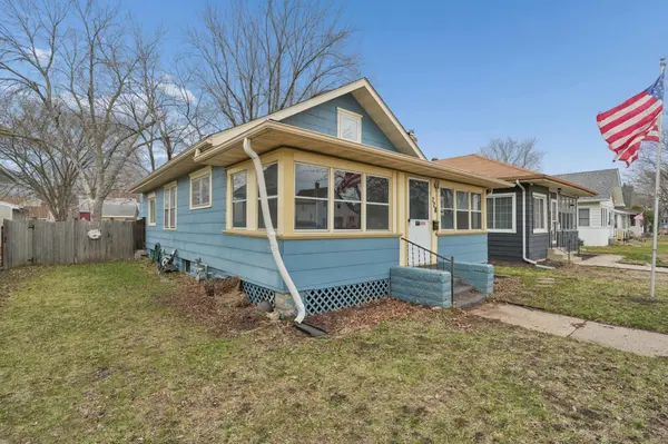 228 8th AVE S, South Saint Paul, MN 55075