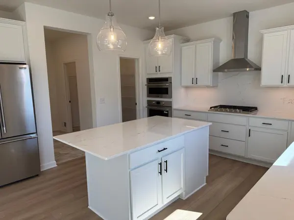 5448 Tallowtree LN, Woodbury, MN 55129