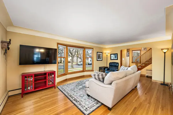 298 Washburn AVE N, Minneapolis, MN 55405
