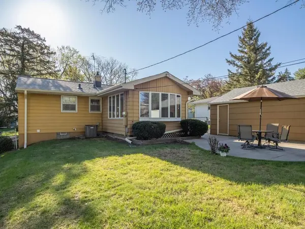 616 Martha LN, Woodbury, MN 55125