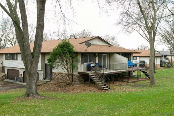 3606 Garden BLVD N, Oakdale, MN 55128