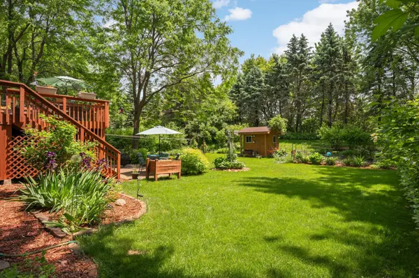 8553 Chanhassen Hills DR S, Chanhassen, MN 55317