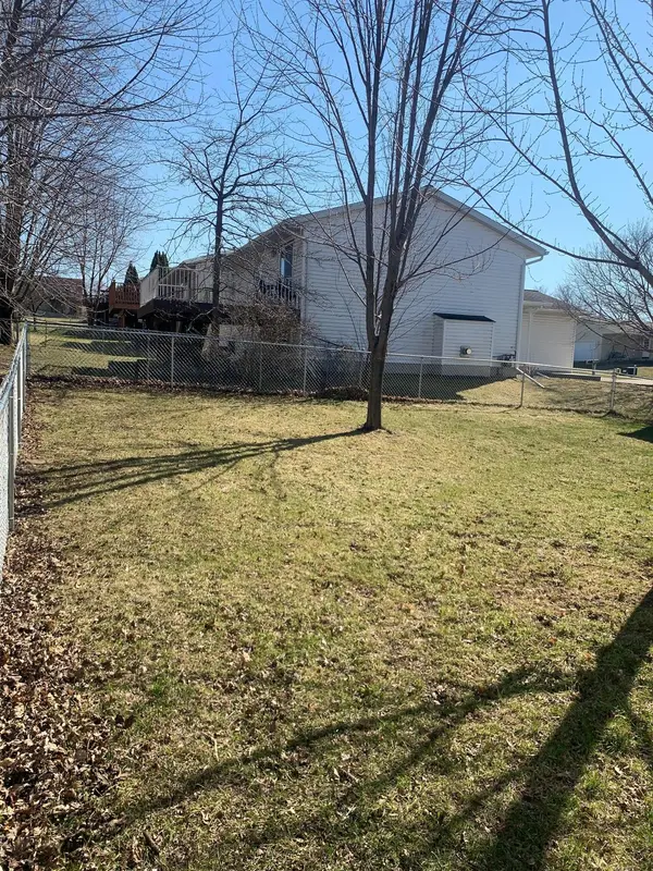 4932 NW 10th ST NW, Rochester, MN 55901