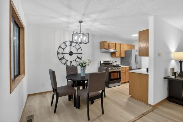 3250 Hill Ridge DR #82, Eagan, MN 55121