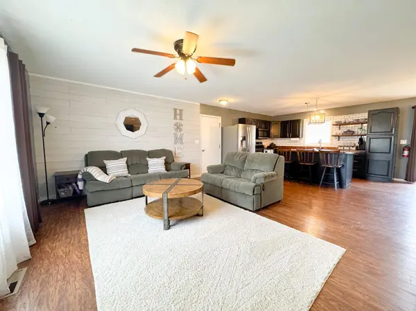 305 3rd ST NW, Rothsay, MN 56579