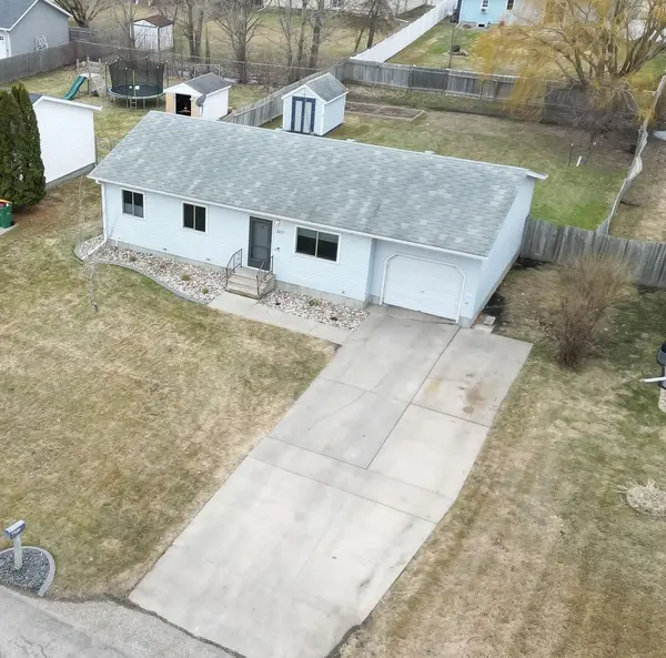 205 4TH ST E, Horace, ND 58047