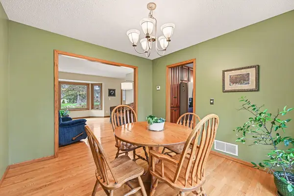 675 Bridle Ridge CIR, Eagan, MN 55123