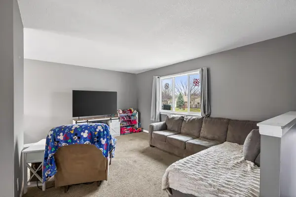 5560 Mallard LN, Monticello, MN 55362