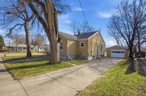 1841 3rd ST N, Fargo, ND 58102