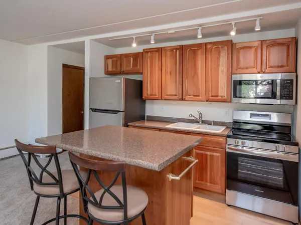 329 Geneva AVE N #403, Oakdale, MN 55128