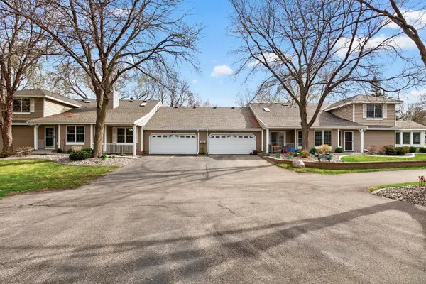 14722 Oak Run LN, Burnsville, MN 55306
