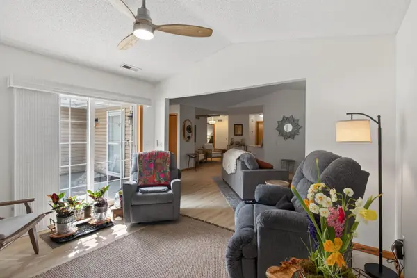 836 Roundhouse ST, Shakopee, MN 55379