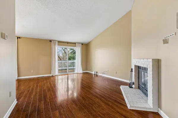 3557 Blue Jay WAY #202, Eagan, MN 55123