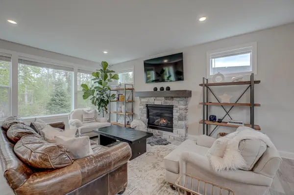1426 Lee CIR, Hudson, WI 54016